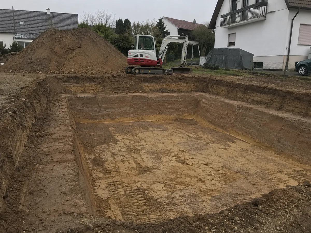 Erdarbeiten mit Kettenbagger